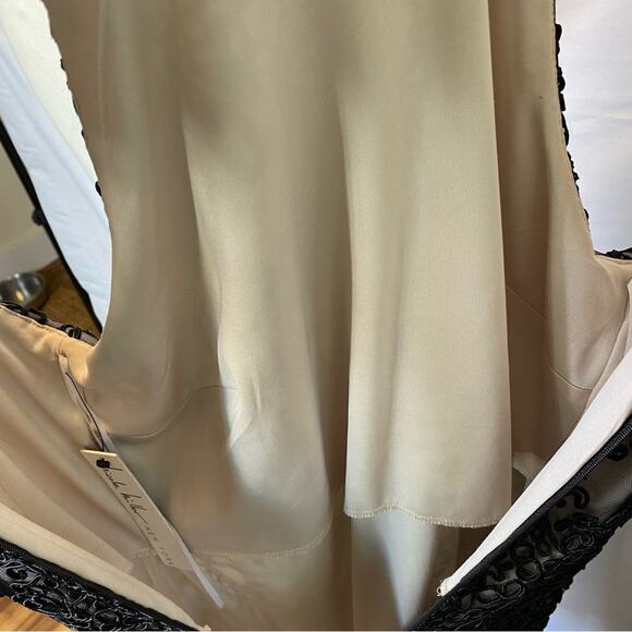 Nicole Miller Black Embroidered Applique Overlay High Neck Sheath Dress Size 12 - Picture 14 of 16